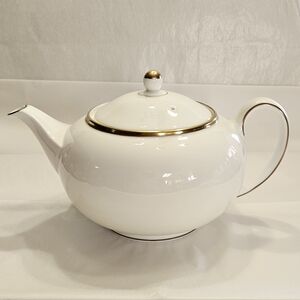Wedgwood "California" Teapot.